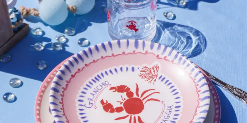 <span style="font-size: 28px">A leveza do mar que transforma a mesa.</span><br /><b>DI MARE</b><br /><span style="font-size: 28px">